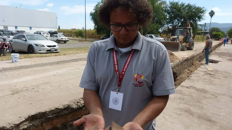 Hallan piezas arqueológicas en Cuerámaro durante obra pluvial
